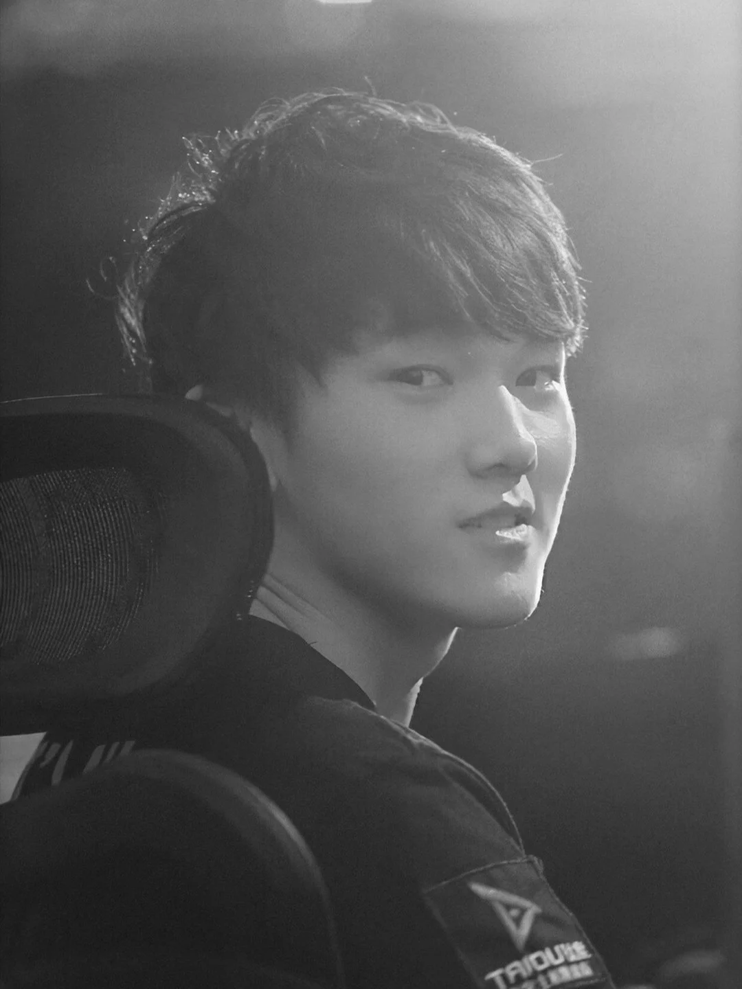 战术调整引发热议!,JackeyLove在中国队比赛中夺冠赢得满堂喝彩(托马斯潘恩被美国认可了吗) 战术调整引发热议!,JackeyLove在中国队比赛中夺冠赢得满堂喝彩(托马斯潘恩被美国认可了吗)